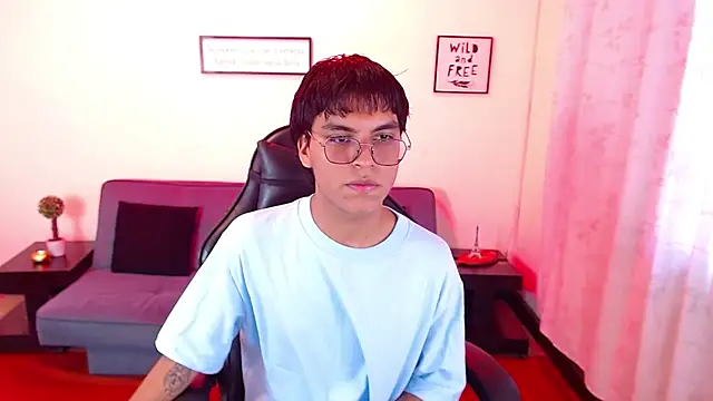 Maecum18 online show from May 2026 09:22:01 PM