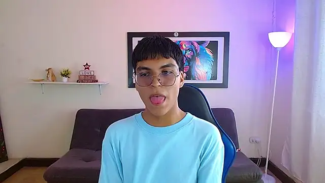 Maecum18 online show from May 2026 02:44:02 PM
