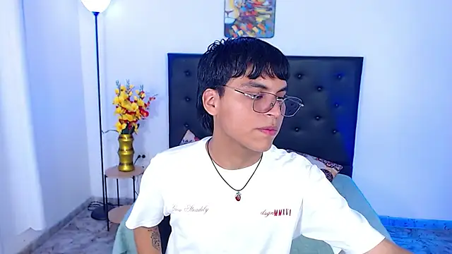 Maecum18 online show from July 2026 08:37:01 PM