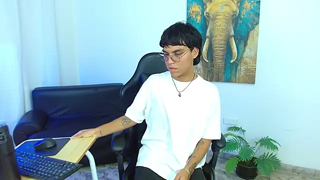 Maecum18 online show from July 2026 08:37:01 PM