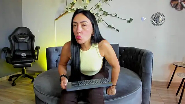 Mia Davis   online show from July 2026 11:58:02 AM