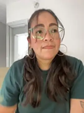 Snapshot of alisbloom chatting on February 2026 06:01:02 PM alisbloom online show from February 2026 06:01:02 PM