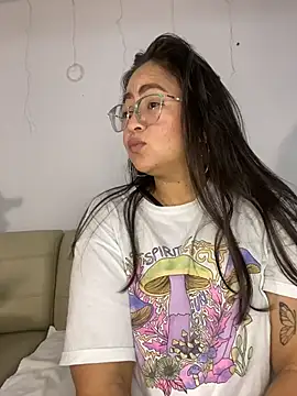 Snapshot of alisbloom chatting on February 2026 05:08:02 AM alisbloom online show from February 2026 05:08:02 AM