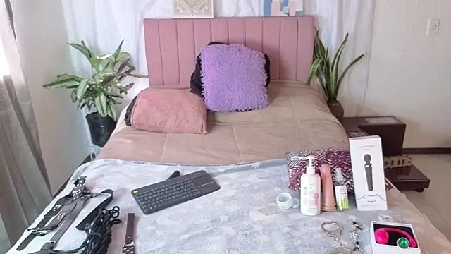 Petite pepper online show from June 2026 07:57:01 PM