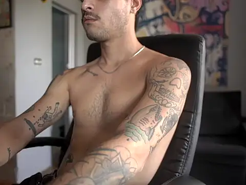 Snapshot of favdealer chatting on February 2026 03:01:01 PM favdealer online show from February 2026 03:01:01 PM