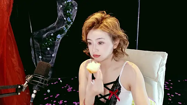 Lady-Mia777 online show from April 2026 02:56:01 AM