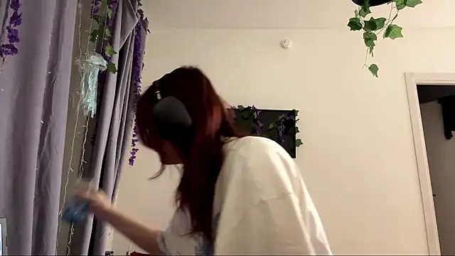 Snapshot of LunaMacky chatting on February 2026 12:36:02 AM LunaMacky online show from February 2026 12:36:02 AM