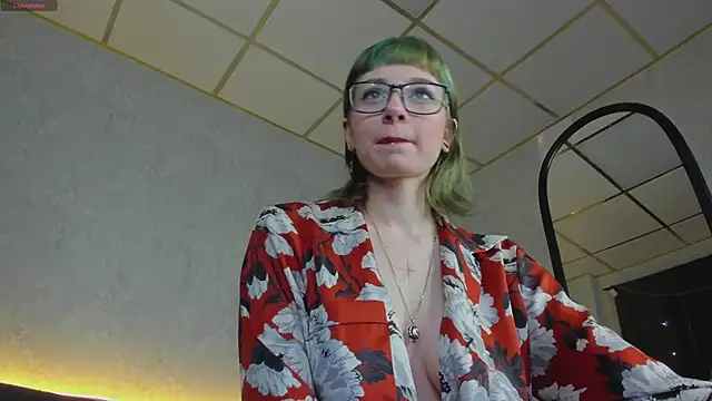 Snapshot of Scarle_Whisper chatting on February 2026 01:16:02 AM Scarle Whisper online show from February 2026 01:16:02 AM