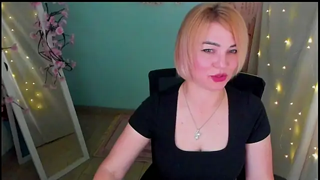 Snapshot of CuttieEmma chatting on June 2026 01:56:01 PM CuttieEmma online show from June 2026 01:56:01 PM