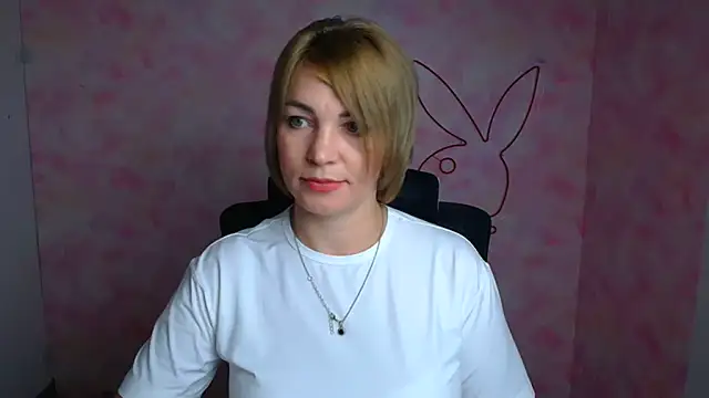 Snapshot of CuttieEmma chatting on June 2026 05:56:01 AM CuttieEmma online show from June 2026 05:56:01 AM