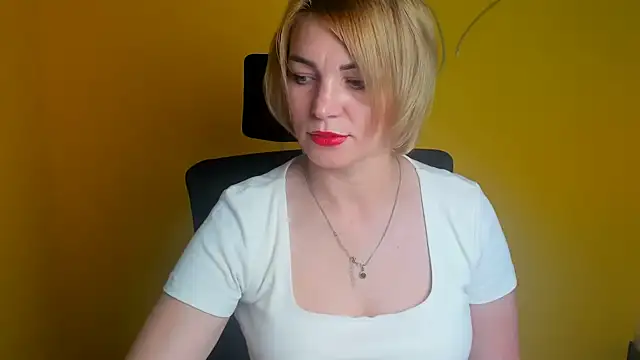 Snapshot of CuttieEmma chatting on July 2026 11:49:01 AM CuttieEmma online show from July 2026 11:49:01 AM
