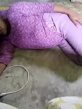 Romantic-Couple999 online show from April 2026 10:18:01 AM