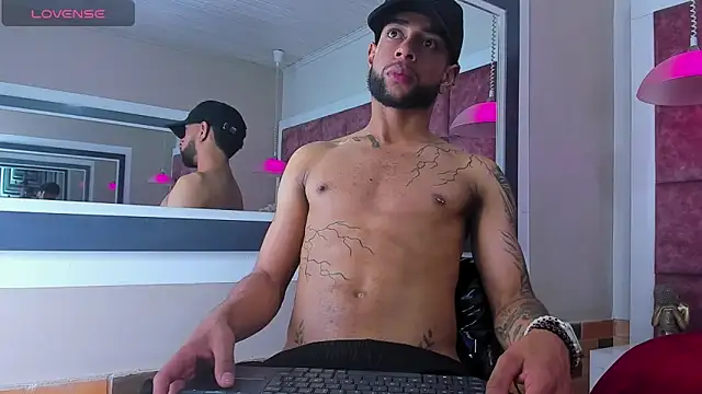 Snapshot of Aiden_Cash7 chatting on February 2026 04:22:01 AM Aiden Cash7 online show from February 2026 04:22:01 AM