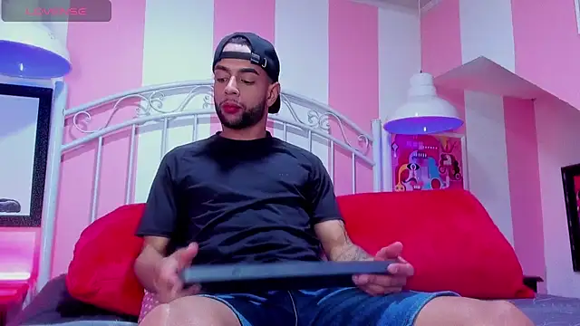 Snapshot of Aiden_Cash7 chatting on February 2026 04:05:02 AM Aiden Cash7 online show from February 2026 04:05:02 AM