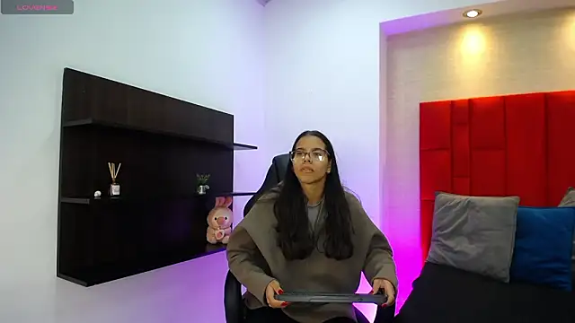 Luna Millers online show from February 2026 03:48:01 AM