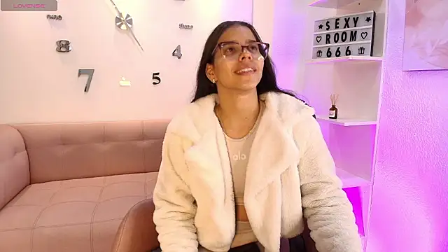 Luna Millers online show from February 2026 03:33:01 AM