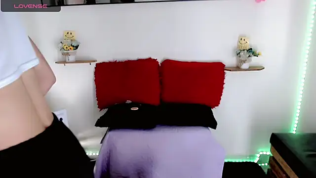 NathalialLooes online show from February 2026 09:57:01 PM