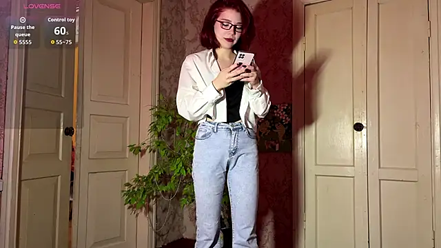 LaurynGeisinger online show from February 2026 01:42:01 PM