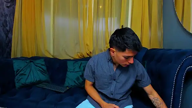 Snapshot of Aron_pulse chatting on February 2026 01:15:02 PM Aron pulse online show from February 2026 01:15:02 PM