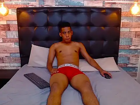 Luigi Ferrer online show from March 2026 02:18:02 AM