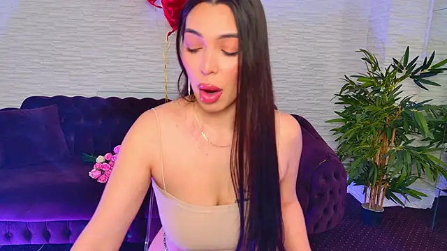 Snapshot of MollyDolley chatting on February 2026 08:38:01 PM MollyDolley online show from February 2026 08:38:01 PM