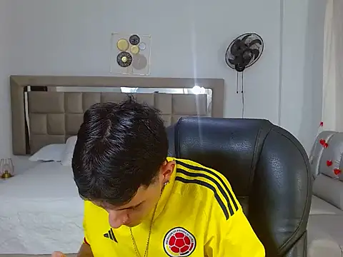 Snapshot of eroboyxox chatting on February 2026 07:32:02 PM eroboyxox online show from February 2026 07:32:02 PM