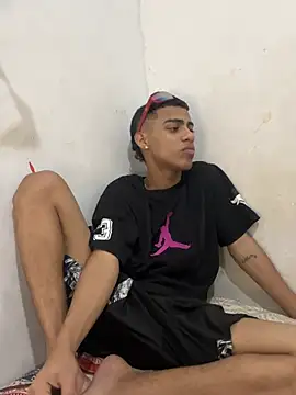 Snapshot of dominick_fran chatting on February 2026 01:04:01 AM dominick fran online show from February 2026 01:04:01 AM