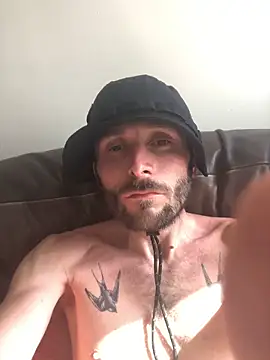 pezzerb7 online show from May 2026 03:30:02 PM