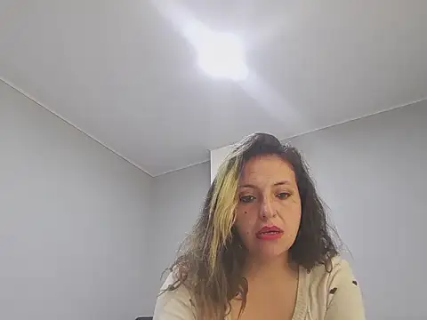 Snapshot of KENDRA-HONEY chatting on April 2026 02:20:01 PM KENDRA-HONEY online show from April 2026 02:20:01 PM