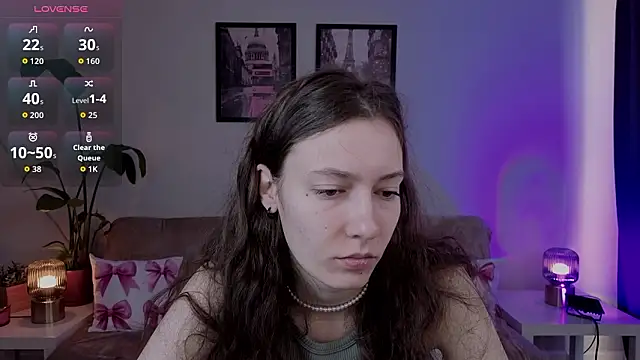 Snapshot of VioletaBloom chatting on February 2026 07:07:01 AM VioletaBloom online show from February 2026 07:07:01 AM