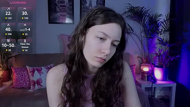 Snapshot of VioletaBloom chatting on February 2026 07:08:02 AM VioletaBloom online show from February 2026 07:08:02 AM