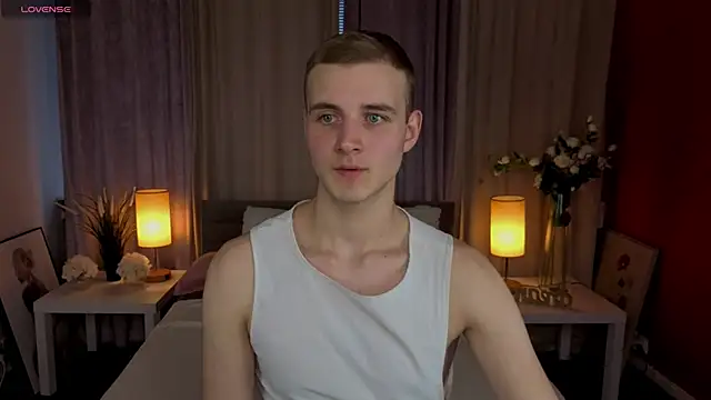 HereAlexColee online show from February 2026 02:13:01 PM