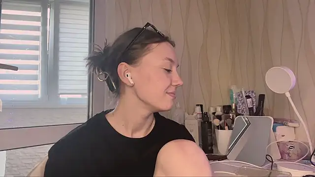 Snapshot of KimberleyBarfield chatting on April 2026 03:07:02 PM KimberleyBarfield online show from April 2026 03:07:02 PM