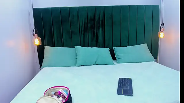 Amber-Horney online show from March 2026 01:38:01 PM