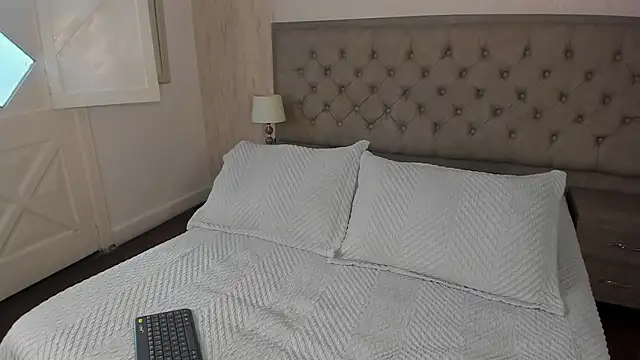 Sienna brunette online show from February 2026 01:16:02 PM