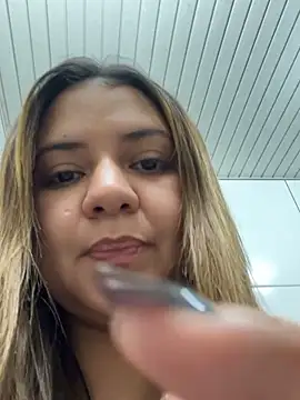 Snapshot of Lu_colombiana chatting on April 2026 11:43:02 PM Lu colombiana online show from April 2026 11:43:02 PM