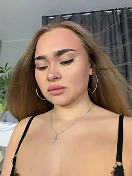 MonicaWestt online show from May 2026 07:04:02 AM
