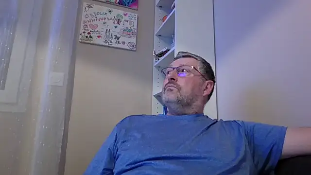 doudou310 online show from February 2026 04:57:02 AM