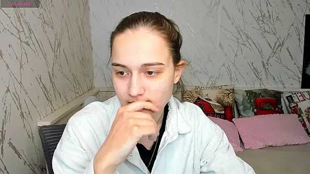 Snapshot of Alisa__Hall chatting on February 2026 06:45:02 AM Alisa Hall online show from February 2026 06:45:02 AM