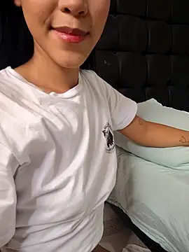 Snapshot of Luucia_09 chatting on February 2026 07:28:01 PM Luucia 09 online show from February 2026 07:28:01 PM