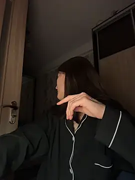 OliaLav online show from February 2026 06:17:01 PM