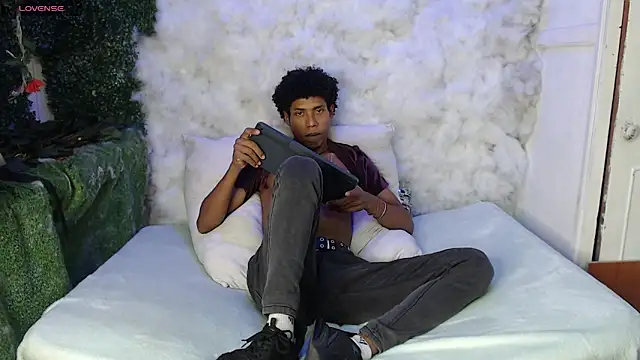 Walkers05 online show from March 2026 03:41:02 AM