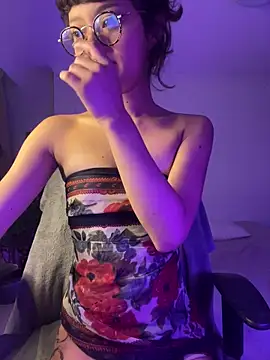 Snapshot of Miamhua-Cat- chatting on February 2026 06:29:02 AM Miamhua-Cat- online show from February 2026 06:29:02 AM