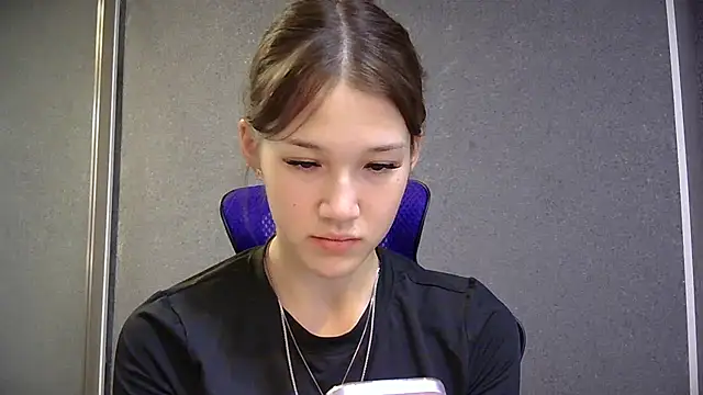 Snapshot of lilXdomiii chatting on May 2026 11:39:02 AM lilXdomiii online show from May 2026 11:39:02 AM
