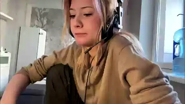 Snapshot of LadyFoxLove chatting on February 2026 12:09:01 PM LadyFoxLove online show from February 2026 12:09:01 PM