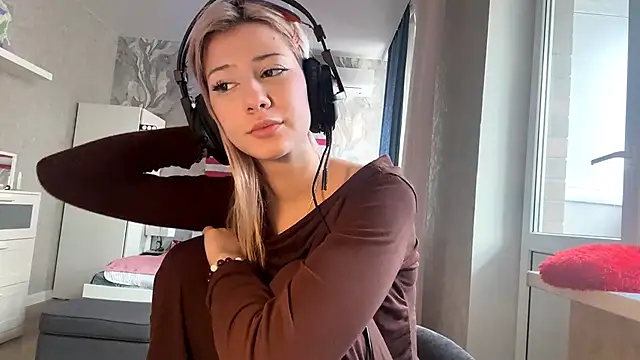 Snapshot of LadyFoxLove chatting on February 2026 11:50:01 AM LadyFoxLove online show from February 2026 11:50:01 AM