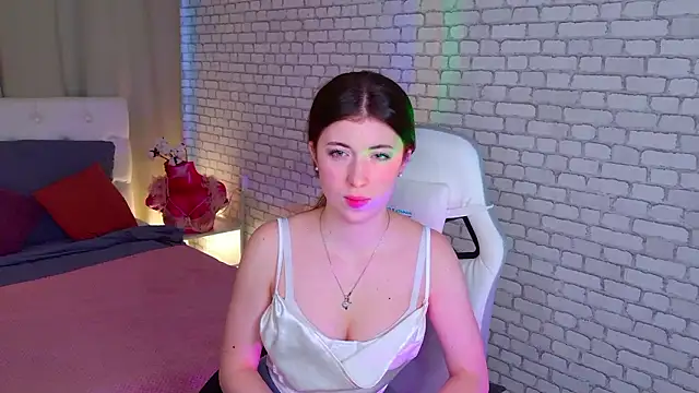 LunarDreamm online show from February 2026 12:43:02 PM