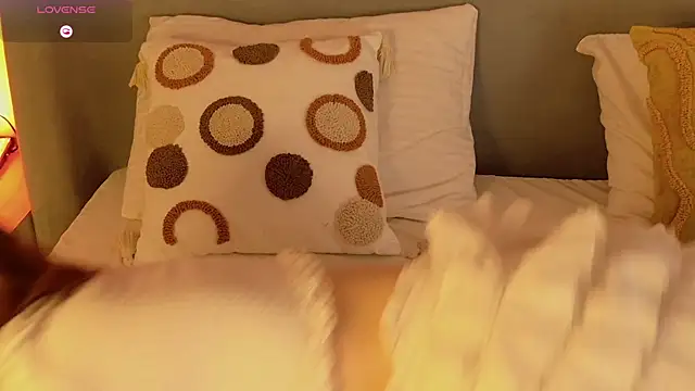 VivanWestwood online show from May 2026 05:08:01 PM