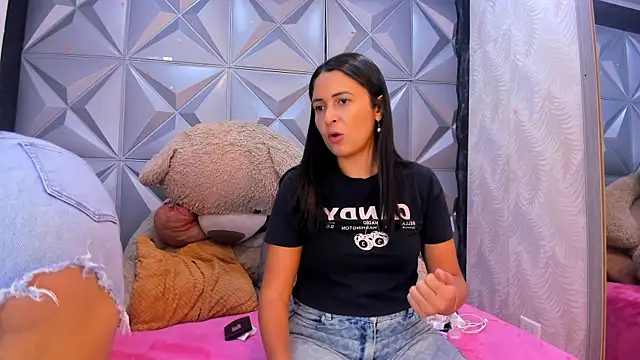 Snapshot of DannaAndSofi1 chatting on February 2026 10:52:02 AM DannaAndSofi1 online show from February 2026 10:52:02 AM