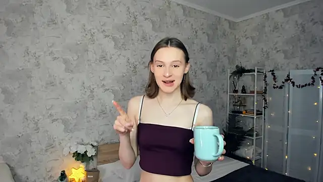 LianneBynon online show from May 2026 08:20:01 AM
